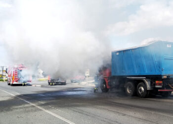 Camion a fuoco a Ragusa