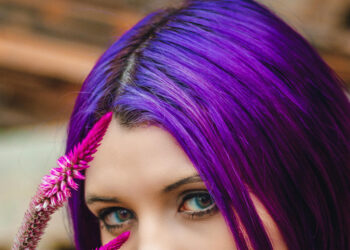 Colori e tagli capelli Autunno 2024: dal biondo ghiaccio al viola ametista