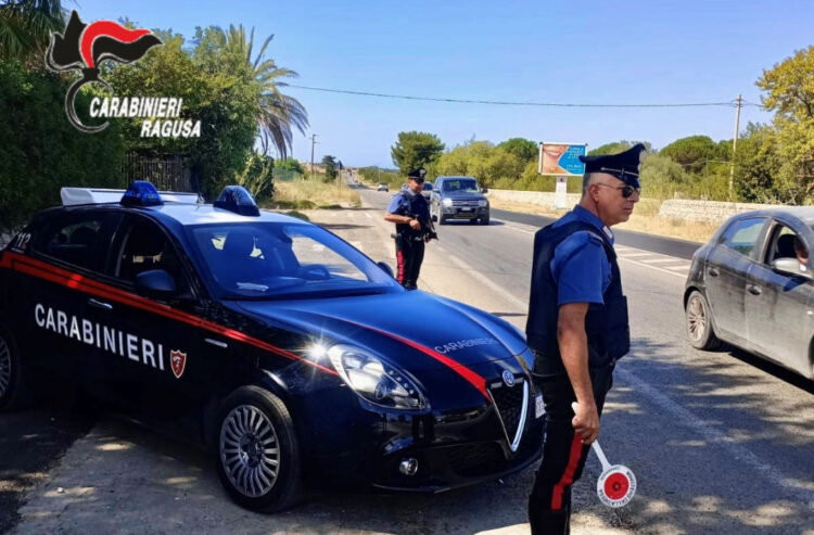 Ragusa, 24enne denunciato per danneggiamento e tentato furto