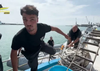 Guardia di Finanza Catania sequestro cocaina motopeschereccio mare