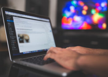 Minacce via social ed estorsione a Cava D'Aliga: arrestate 4 persone