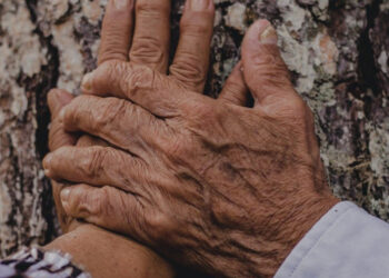 Marito e moglie muoiono nello stesso giorno: insieme anche nella morte