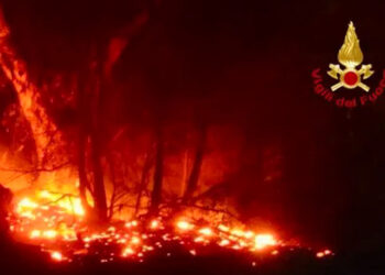 Fuoco in contrada Pagliarelli a Scicli