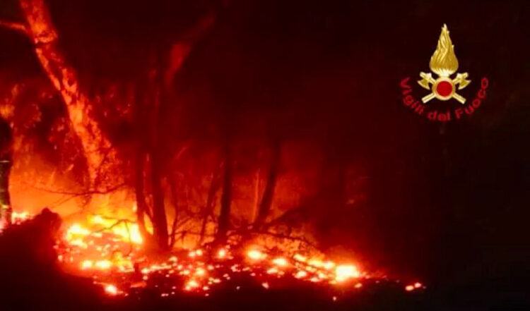 Fuoco in contrada Pagliarelli a Scicli
