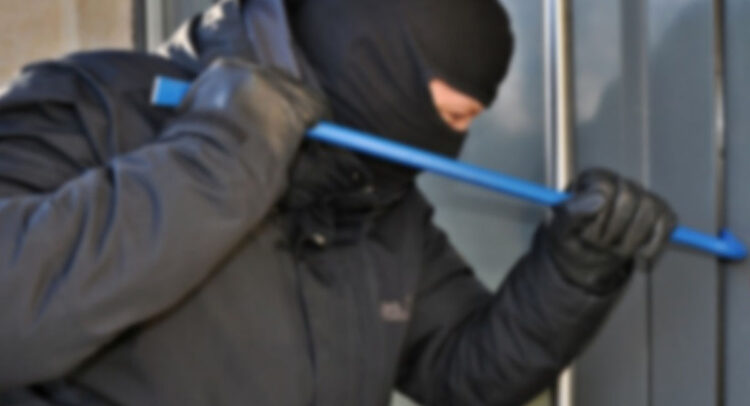 Furto in abitazione a Vittoria: arrestata giovane coppia (lui 24enne e lei 21enne)