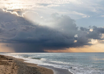 Maltempo in arrivo con due perturbazioni: forti temporali nel weekend
