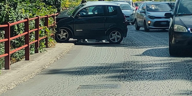 Incidente Modica, minicar si schianta contro guardrail