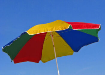 Dust Devil in Sicilia: il diavolo di sabbia appare in spiaggia e semina caos