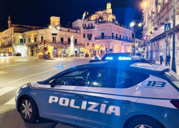 Modica, 30enne aggredisce poliziotti: fermato con il taser
