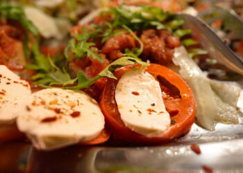 Dieta detox per sgonfiare la pancia e perdere peso accumulato: menù