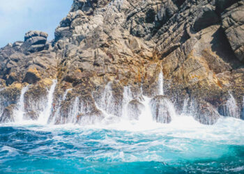 Trapani, ragazzo 13enne precipita dalle Mura di Tramontana e finisce sugli scogli: grave
