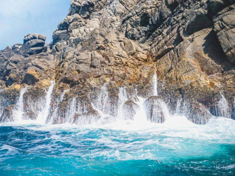 Trapani, ragazzo 13enne precipita dalle Mura di Tramontana e finisce sugli scogli: grave