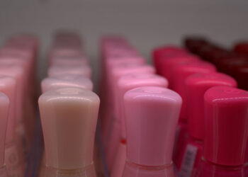 Unghie Autunno 2024: colori e tendenze di Stagione