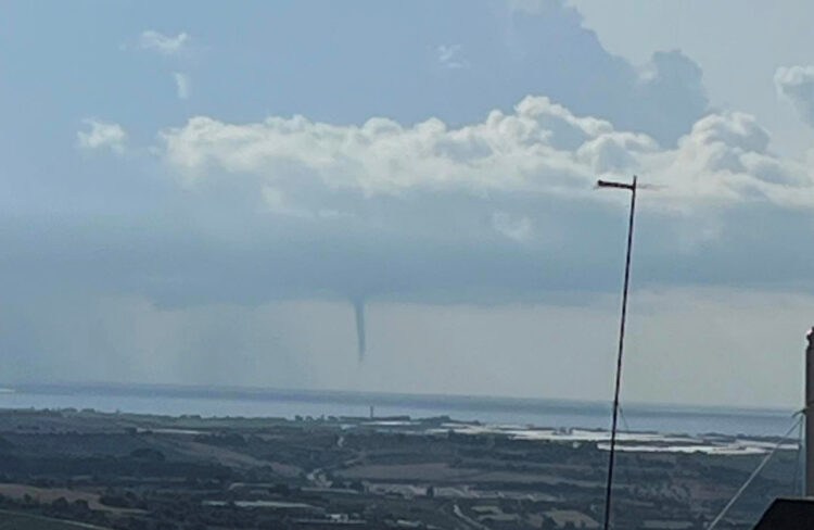 Tromba marina vicino Portopalo: visibile da Ispica, Pozzallo e Marina di Modica