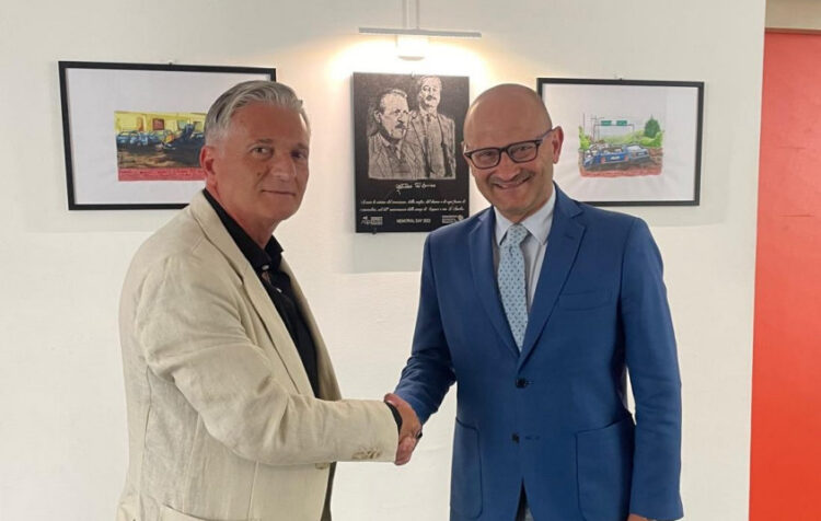 Ragusa, donata alla Questura un’opera commemorativa “vittime terrorismo e mafia"