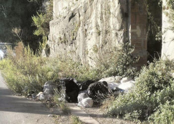 Degrado in via Monelli a Ragusa