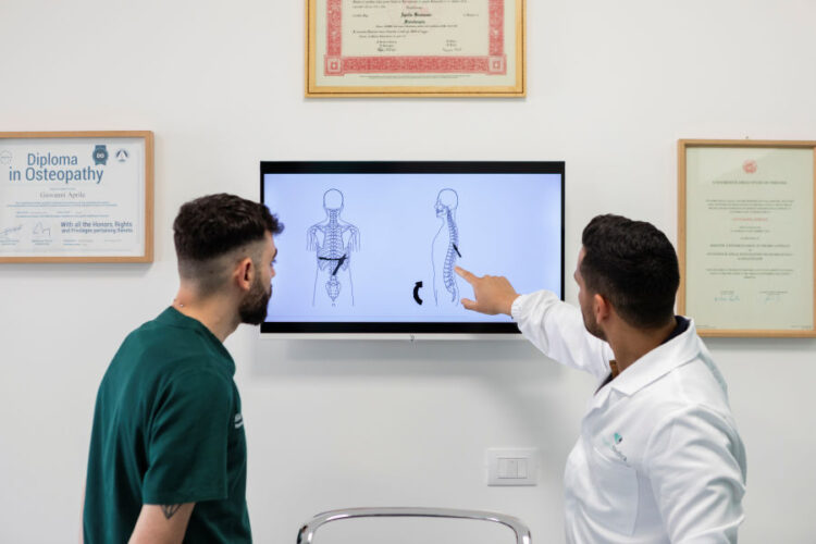 Scoliosi adolescenziale, prevenzione e screening gratuiti a Modica