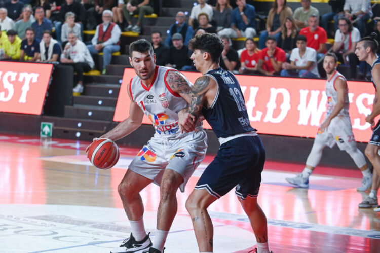 La Virtus Ragusa litiga col canestro, Imola allunga e vince nella ripresa