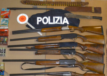 Modica, padre e figlio picchiano anziano al rifornimento dei carburanti