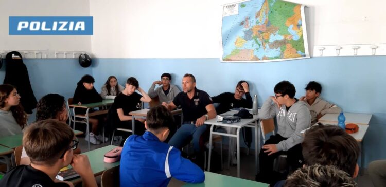 Un poliziotto tra i banchi di scuola a Ragusa, Modica, Vittoria e Comiso