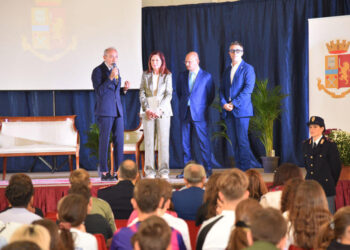 Acate, all’istituto Comprensivo “A. Volta” la polizia di stato con gli alunni