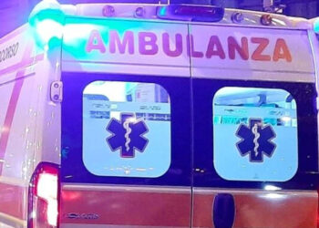 Monopattino contro due auto: due 16enni in ospedale