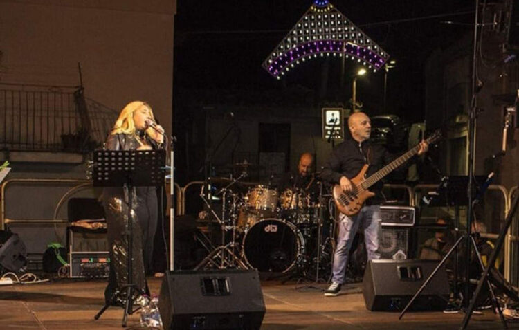 Festa della noce: piazza gremita per Angela Di Mauro