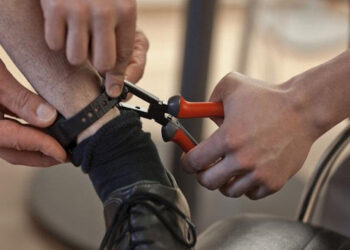 Vittoria, maltratta ex moglie: braccialetto elettronico per un 41enne