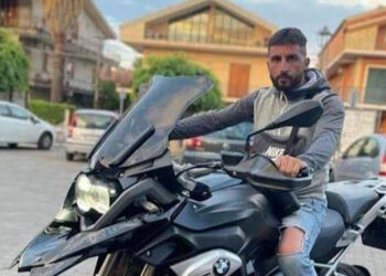 Finisce con la moto sotto un camion: muore a 34 anni Bruno Barbagallo
