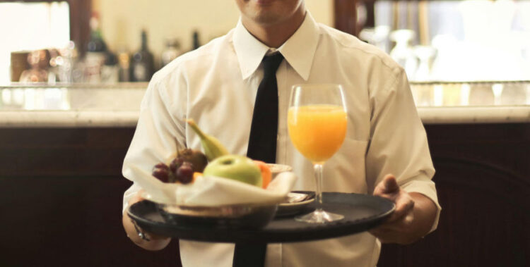 Denunciato titolare ristorante: 9 lavoratori su 11 in nero