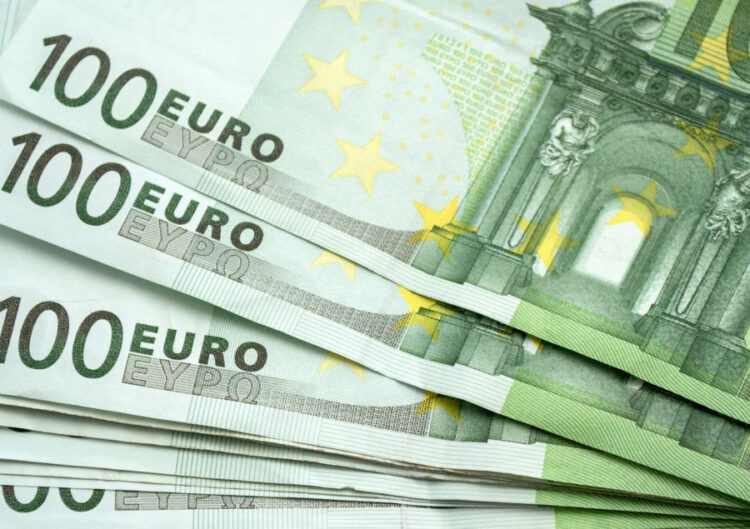 Reddito di povertà fino a 5 mila euro per le famiglie in difficoltà: al vie le domande