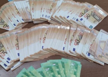 Trafficante di droga di Ragusa tenta la fuga da Malta, bloccato su catamarano con 10 mila euro