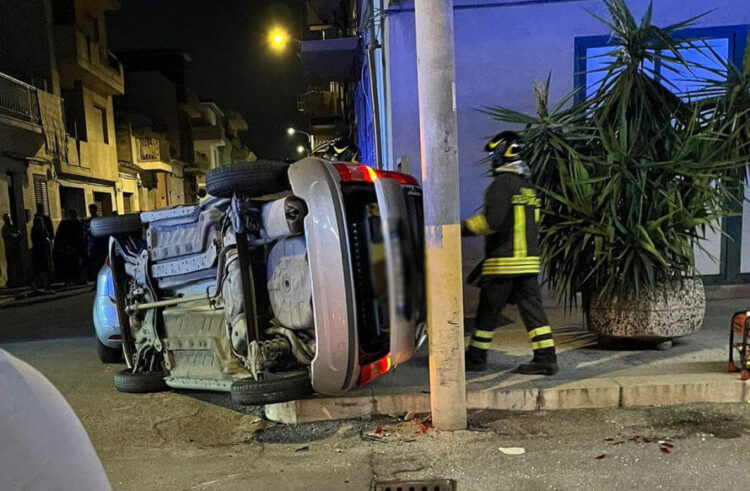 Vittoria, auto pirata investe una Fiat Panda