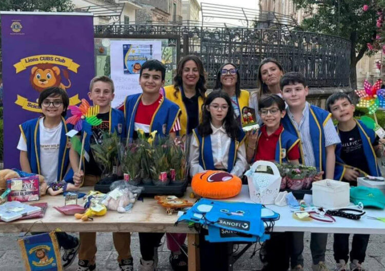 I giovanissimi soci del Lions Scicli donano tv e pannolini alla Pediatria di Modica