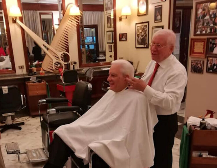 E' morto Franco Alfonso, il barbiere di Sergio Mattarella: aveva 85 anni