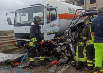 Grave incidente a Ispica: scontro tra autocarro con Gpl e auto