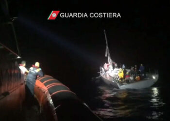 Pozzallo, la Guardia Costiera soccorre velista infortunato