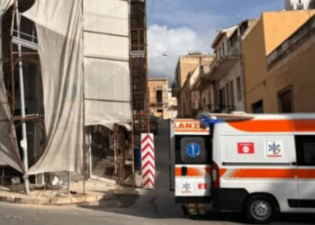 Incidente Ispica, camion travolge impalcatura: un ferito