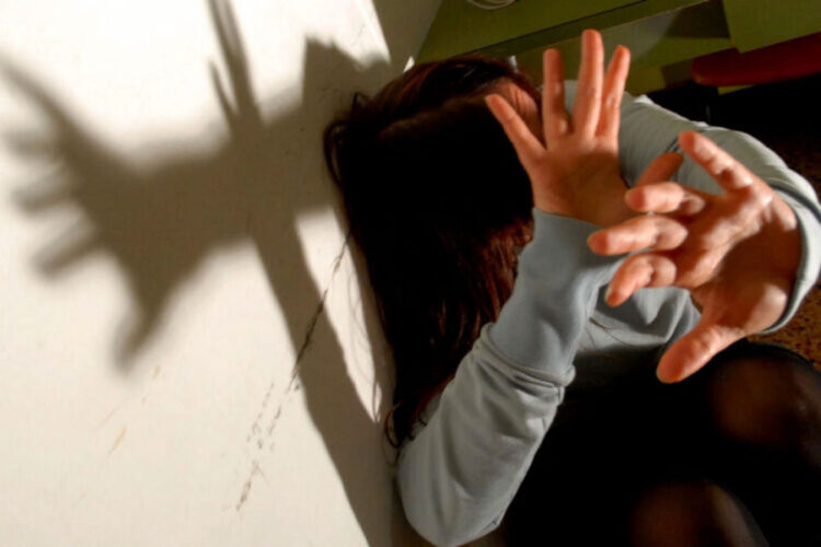 Modica, 26enne finge un chiarimento e tenta di violentare la ex convivente: arrestato