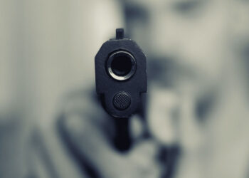 Colpi di pistola contro casa pentito a Siracusa: 2 fermi