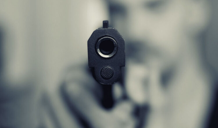 Colpi di pistola contro casa pentito a Siracusa: 2 fermi