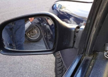 Modica, truffa dello specchietto ai danni di un anziano: denunciate 2 donne