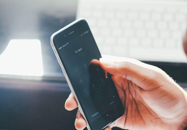 Vittoria, lei lo lascia e lui la tormenta con telefonate e schiaffi