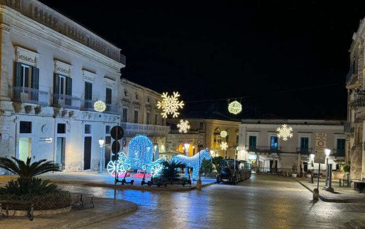 Luminarie nella città Antica di Ragusa: atmosfera magica