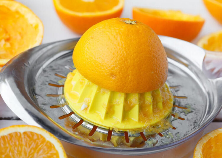 Dieta per abbassare il colesterolo alto, cosa mangiare e cosa evitare: menù