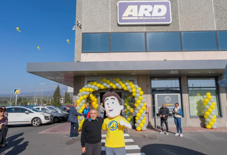 Inaugurato nuovo Ard Discount di Valcorrente (Belpasso) insieme a Nino Frassica