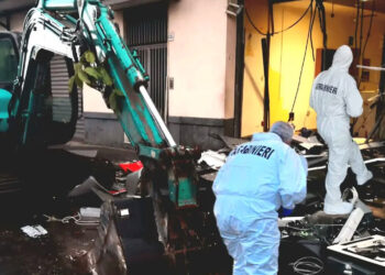 Banda della spaccata in azione: portano via bancomat UniCredit a Trecastagni