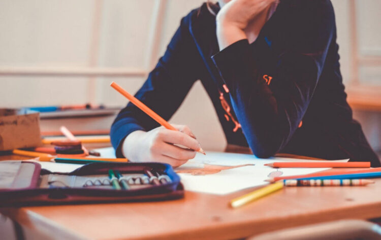 Nuovo bonus studenti da 500 euro: cos'è, come funziona e a chi tocca