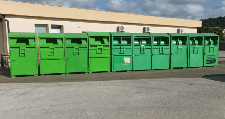Punto Verde a Scicli: distribuzione sacchetti rifiuti e abiti usati
