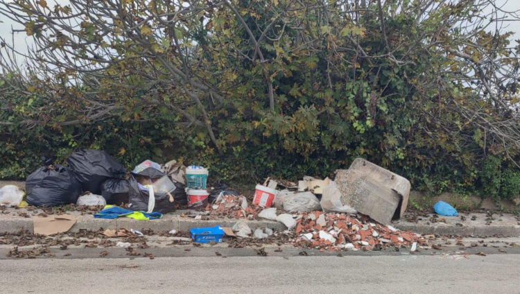 Amianto in via Berlinguer a Ragusa